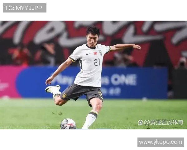 蒋圣龙在比赛中展现出色补位防守能力助力球队稳固后防线