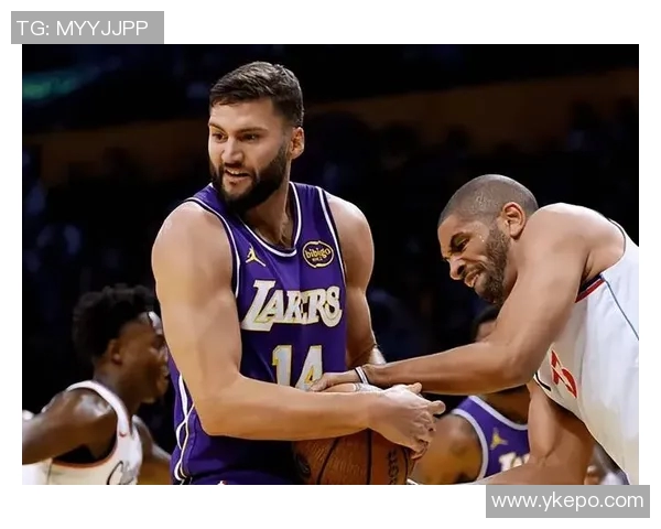 湖人球迷对球队防守表现感到担忧，呼吁加强训练